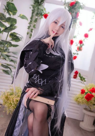 女子称花3万整容眼球眼角被缝一起